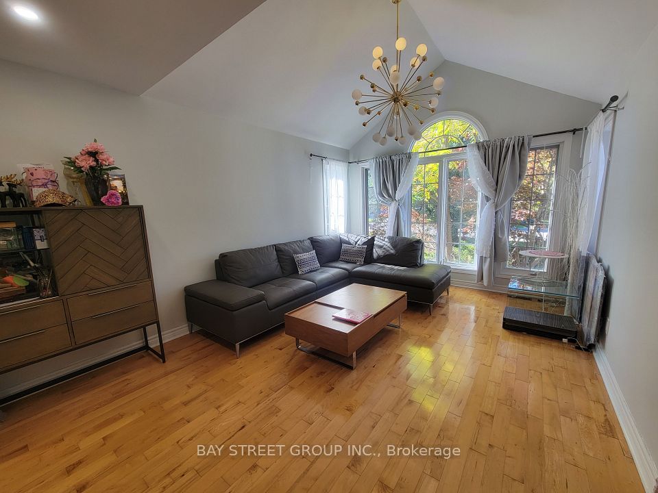 Detached at 98 Brookeview Drive, Aurora, ON L4G 6R5, Aurora