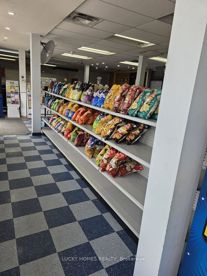 2 Quaker Village Drive, Uxbridge, ON L9P 1A1