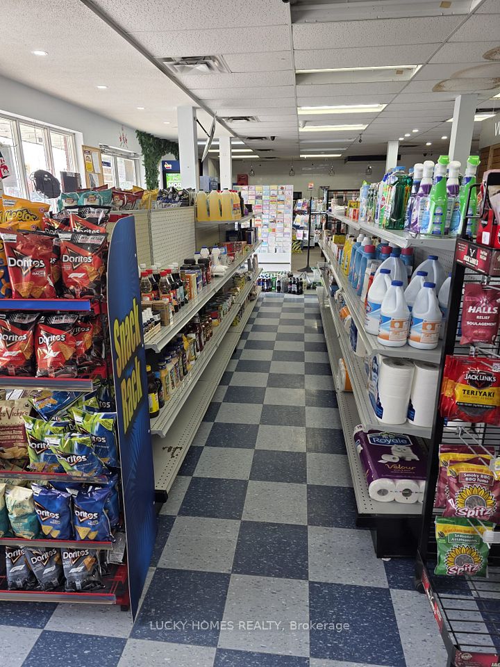 2 Quaker Village Drive, Uxbridge, ON L9P 1A1