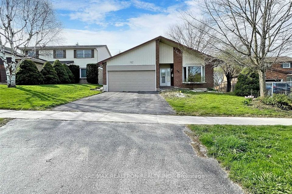 Detached at 88 Eastman Crescent #bmst, Newmarket, ON L3Y 5S2, Newmarket