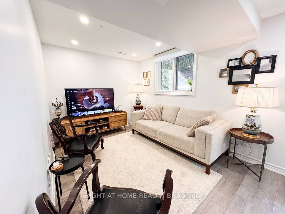 Detached at 361 Gaston Place Unit #B, Newmarket, ON L3Y 8M4, Newmarket