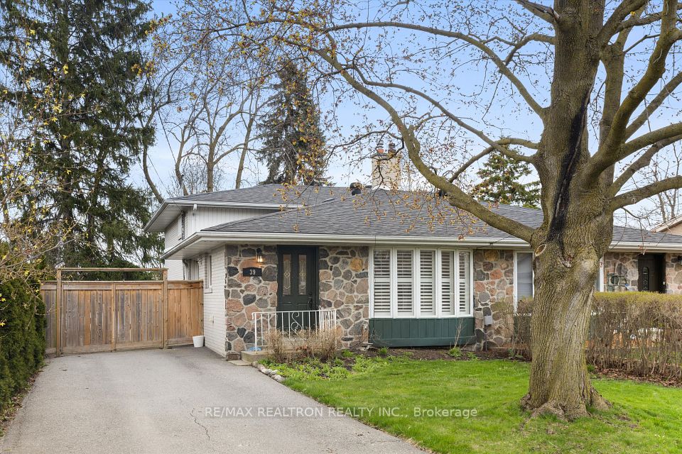 Semi-Detached  at 39 Jasper Drive, Aurora, ON L4G 3B6, Aurora