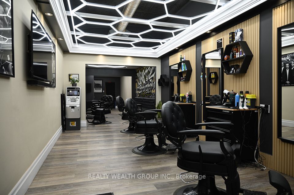 18 Holland Street W, Bradford West Gwillimbury, ON L3Z 2B3