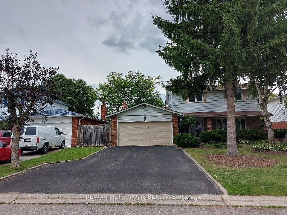 Detached at 90 Beswick Drive BSMT, Newmarket, ON L3Y 5B8, Newmarket