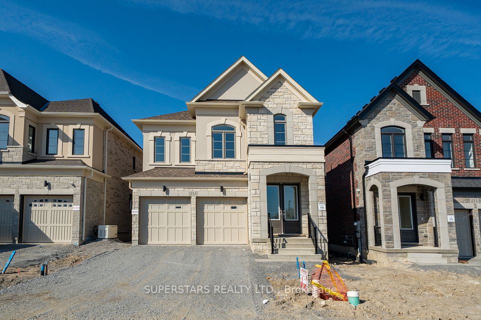 Detached at 215 Archerhill Circle, Aurora, ON L4G 4E2, Aurora