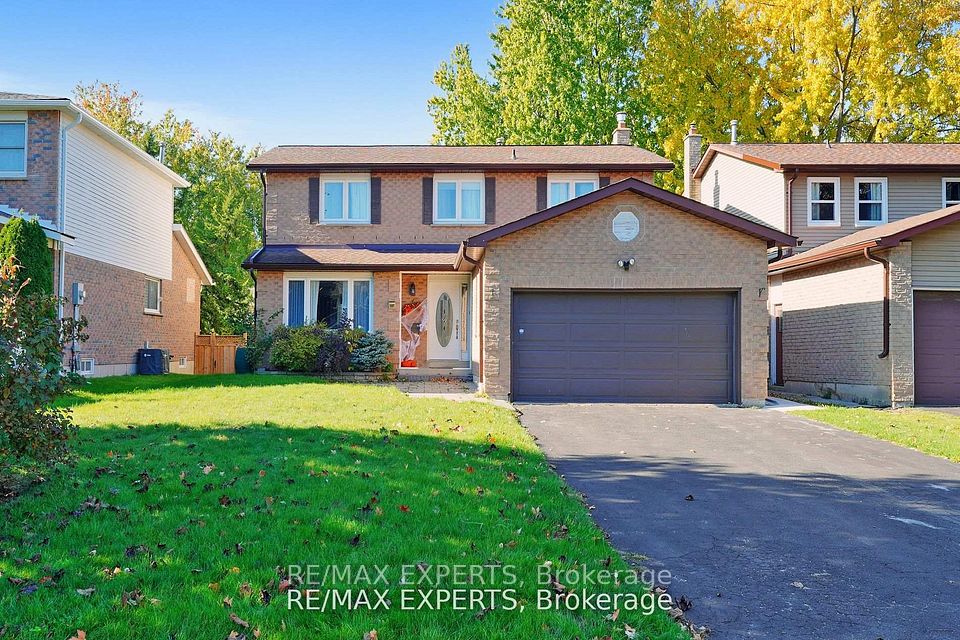 Detached at 1097 Wildwood Drive Lower, Newmarket, ON L3Y 2B6, Newmarket