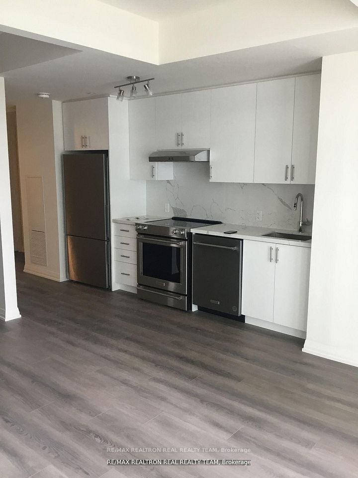 Condo Apartment at 9000 Jane Street 825, Vaughan, ON L4K 0M6, Vaughan