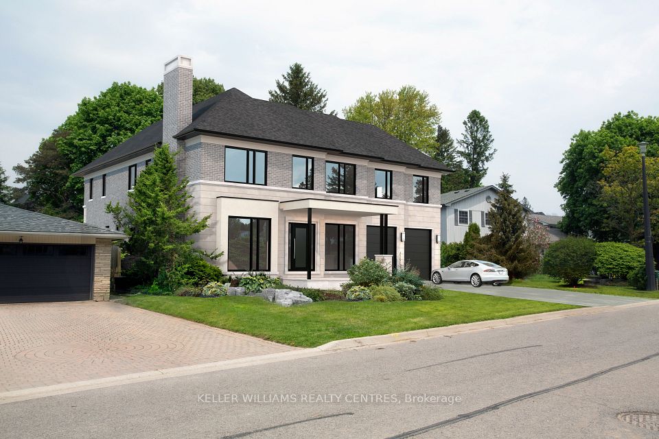 Detached at 10 Hawthorne Lane, Aurora, ON L4G 3K7, Aurora