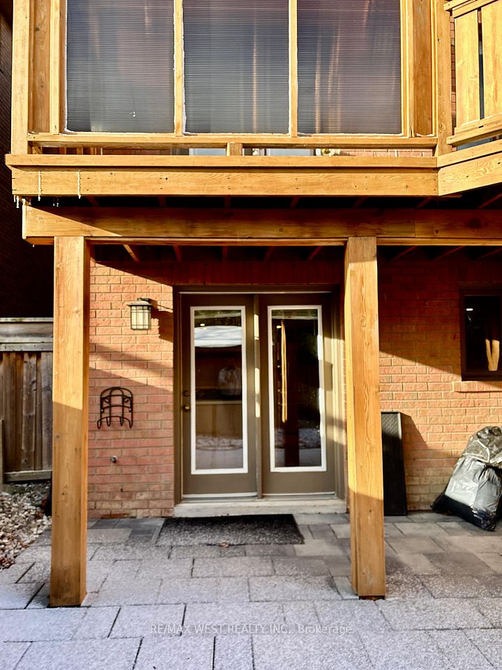 Detached at 463 Hewitt Circle BSMT, Newmarket, ON L3X 2M1, Newmarket