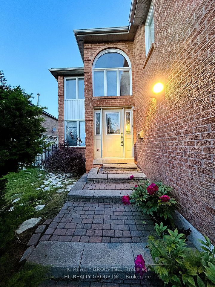 Detached at 33 Westmoreland Court, Markham, ON L3R 8L9, Markham