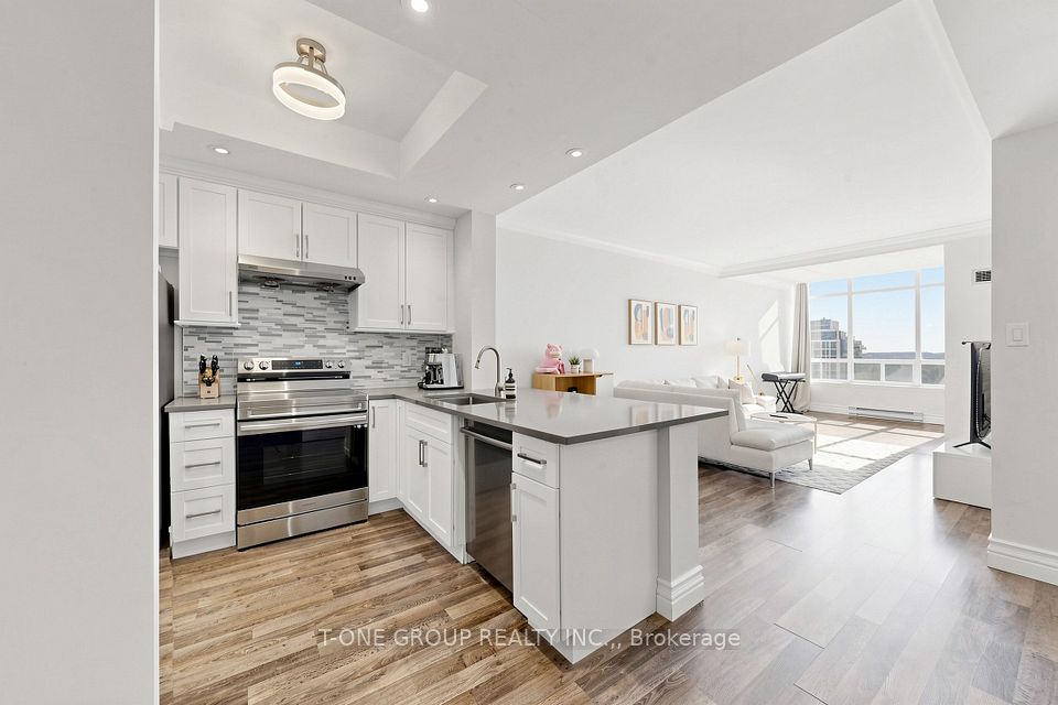 Condo Apartment at 22 Clarissa Drive Ph6, Richmond Hill, ON L4C 9R6, Richmond Hill