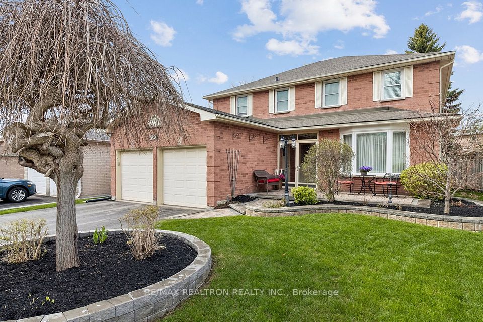 Detached at 693 Leslie Valley Drive, Newmarket, ON L3Y 7J6, Newmarket