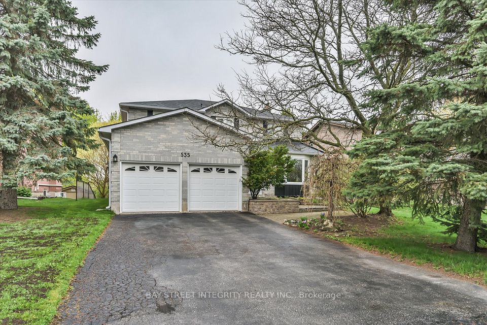 Detached at 535 Malvern Crescent, Newmarket, ON L3Y 7L7, Newmarket