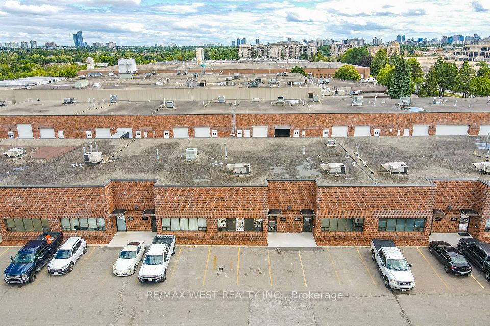 116 Viceroy Road 8, Vaughan, ON L4K 2M1