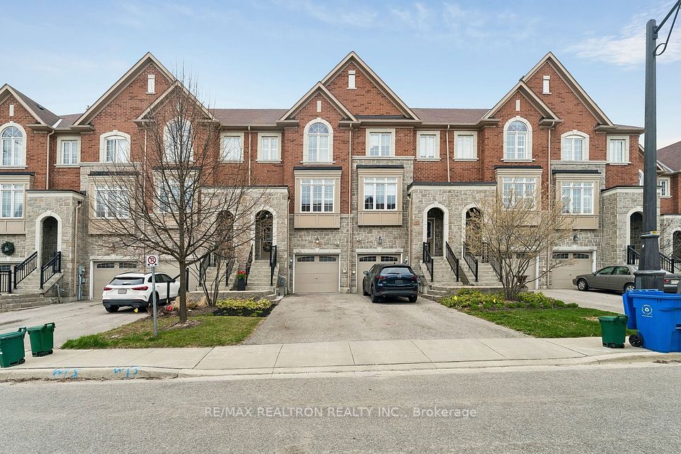 Att/Row/Townhouse at 216 Appleton Court, Newmarket, ON L3Y 0B8, Newmarket