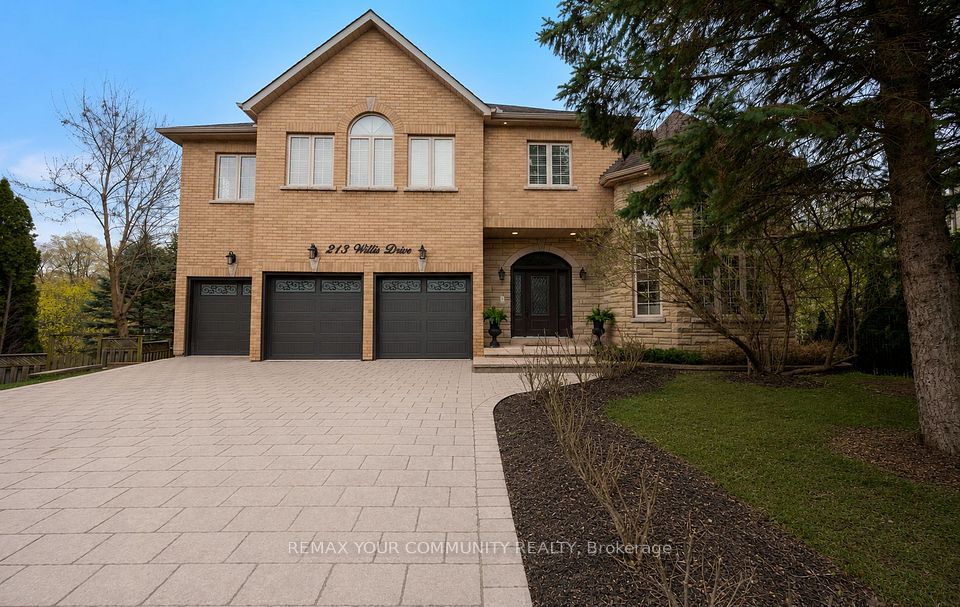 Detached at 213 Willis Drive, Aurora, ON L4G 7M2, Aurora