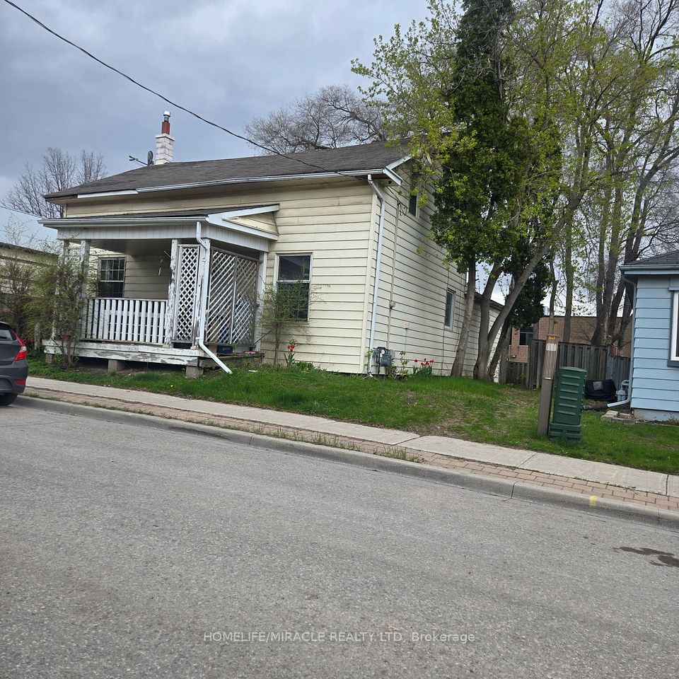 Detached at 451 Simcoe Street, Newmarket, ON L3Y 2M5, Newmarket