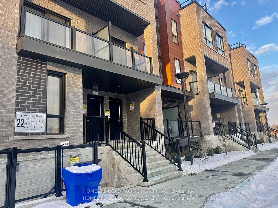 Condo Apartment at 22 Lytham Green Circle 7, Newmarket, ON L3Y 0H4, Newmarket