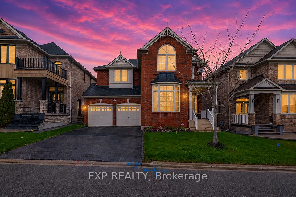 Detached at 323 Cheryl Mews Boulevard, Newmarket, ON L3X 3J6, Newmarket