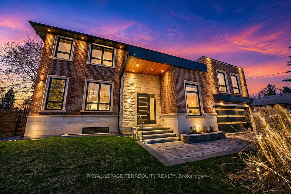 Detached at 45 Seaton Drive, Aurora, ON L4G 2K2, Aurora