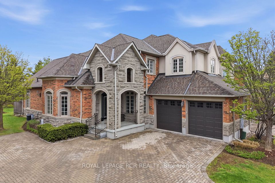 Condo Townhouse at 16 Bonnell Crescent 107, Aurora, ON L4G 7S8, Aurora