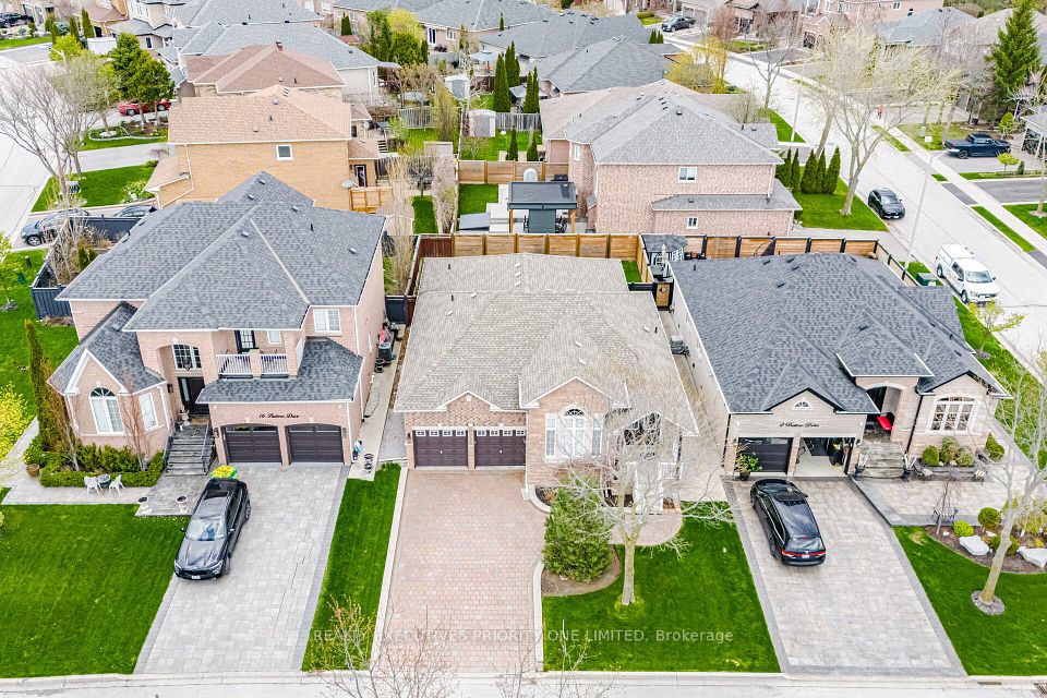 Detached at 10 Bottero Drive, Vaughan, ON L6A 3T8, Vaughan