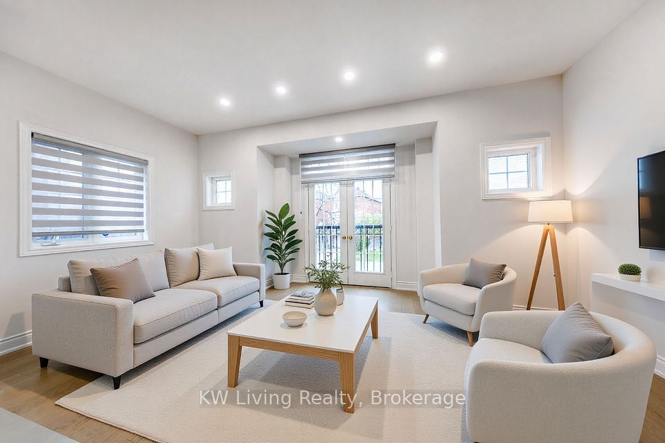 Detached at 12 Crispin Court, Markham, ON L3R 4G6, Markham