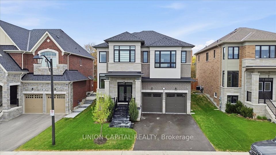Detached at 75 Bethpage Crescent, Newmarket, ON L3X 1B8, Newmarket