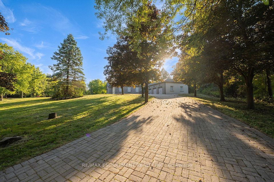 Detached at 8 Ridgewood Drive, Richmond Hill, ON L4E 3M1, Richmond Hill