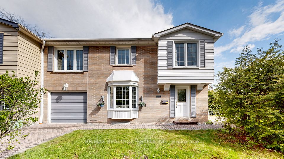 Att/Row/Townhouse at 135 Avenue Road, Richmond Hill, ON L4C 4Z6, Richmond Hill