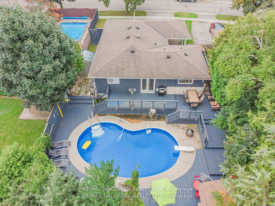 Detached at 4 Devins Drive, Aurora, ON L4G 2Z1, Aurora