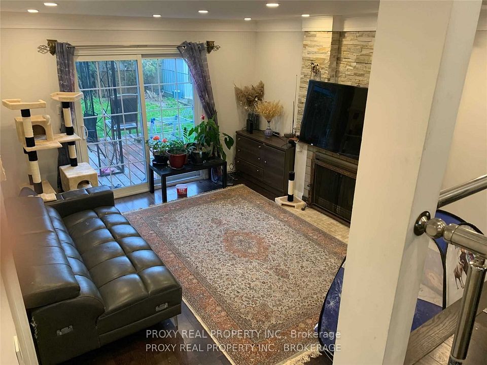 Detached at 211 Weldrick Road W, Richmond Hill, ON L4C 5J2, Richmond Hill