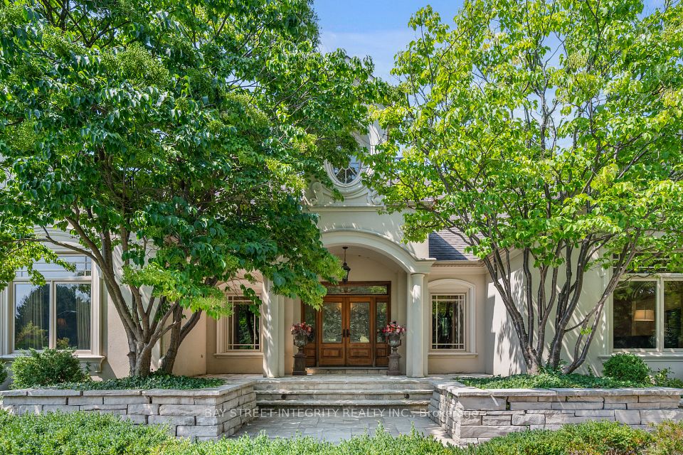 Detached at 12 Alm Court, Aurora, ON L4G 6W8, Aurora