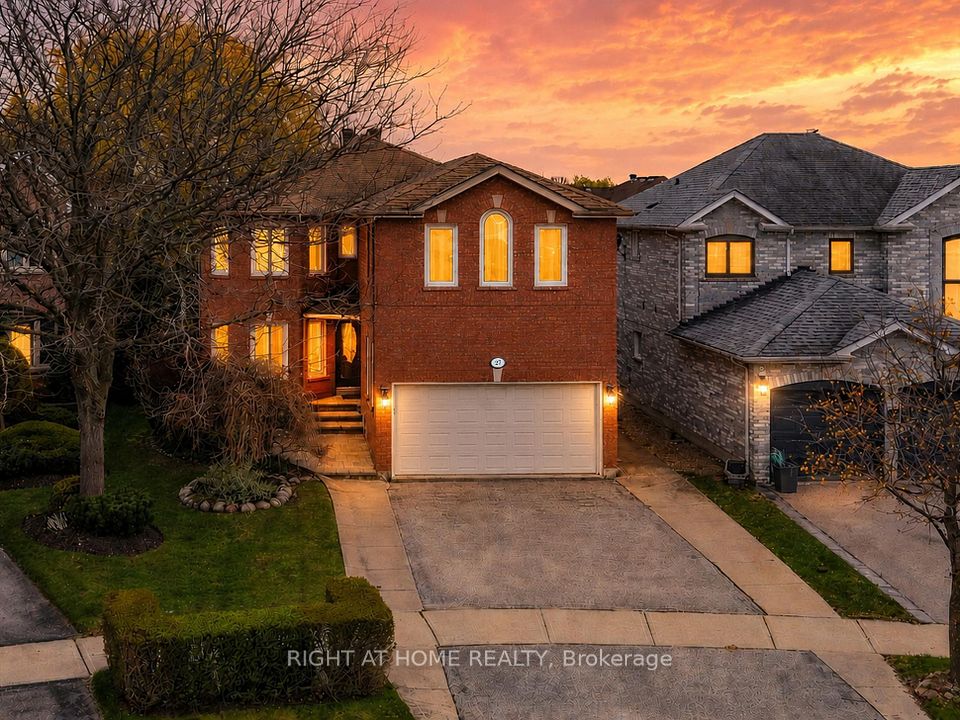 Detached at 27 Crimson Court, Richmond Hill, ON L4C 0J5, Richmond Hill