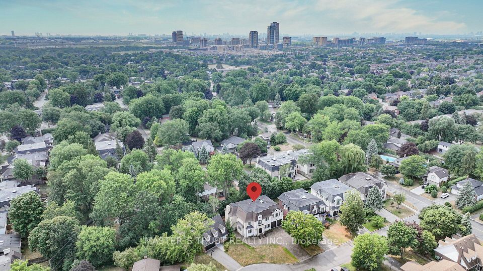 Detached at 7 Trumpour Court, Markham, ON L3R 2L4, Markham