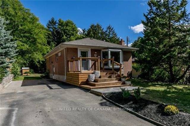 Detached at 45 BAYVIEW Parkway, Newmarket, ON L3Y 3W2, Newmarket