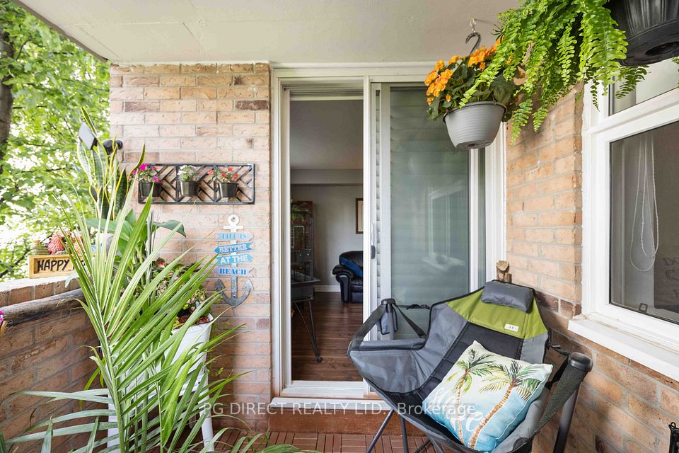 Condo Apartment at 260 Davis Drive 407, Newmarket, ON L3Y 7C3, Newmarket