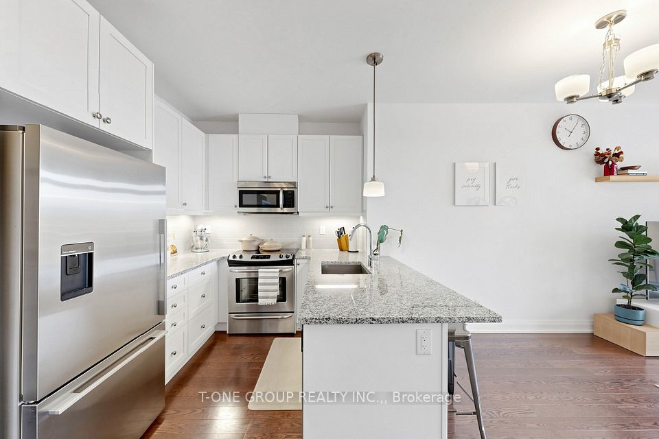 15277 Yonge Street 602A, Aurora, ON L4G 1N6