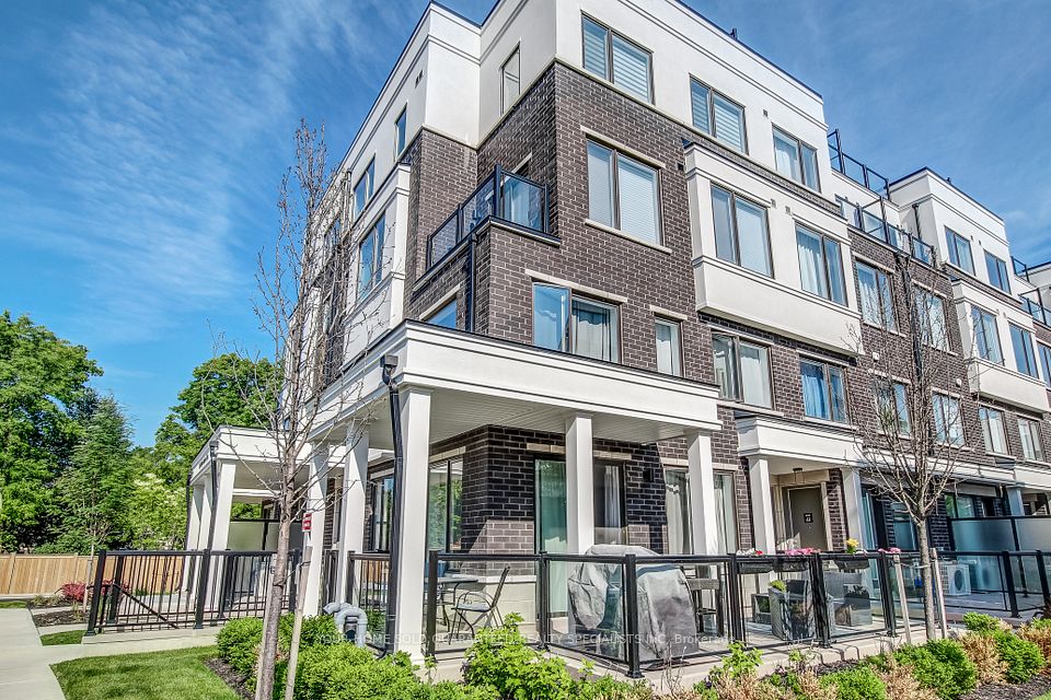 300 Alex Gardner Circle 64, Aurora, ON L4G 3G5
