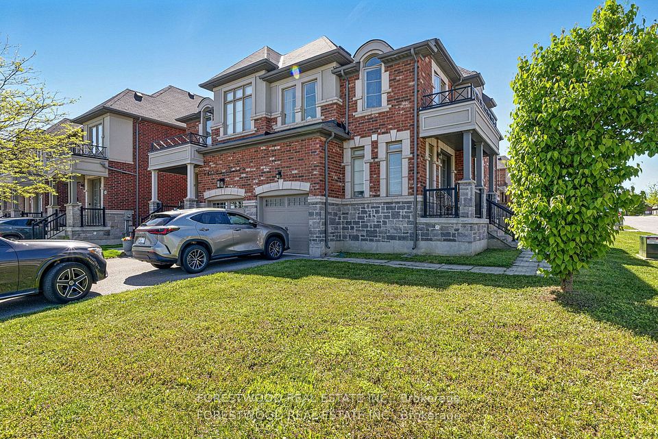Semi-Detached  at 634 Sweetwater Crescent, Newmarket, ON L3X 0H5, Newmarket