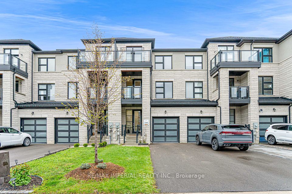 Att/Row/Townhouse at 242 Vermont Avenue, Newmarket, ON L3X 0M6, Newmarket