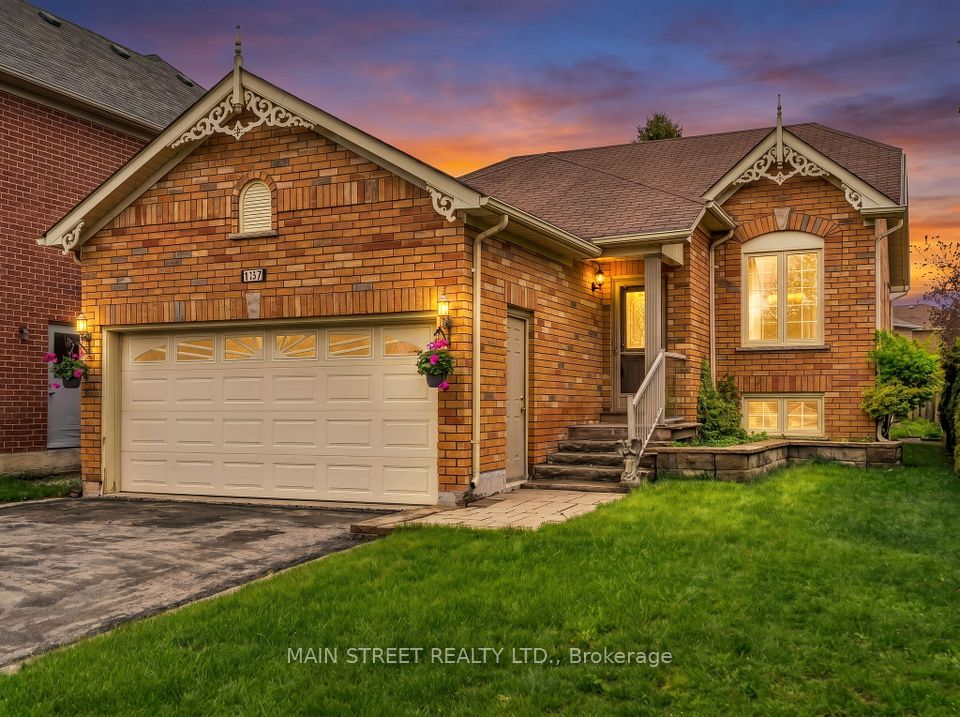 Detached at 137 Clearmeadow Boulevard, Newmarket, ON L3X 2E9, Newmarket