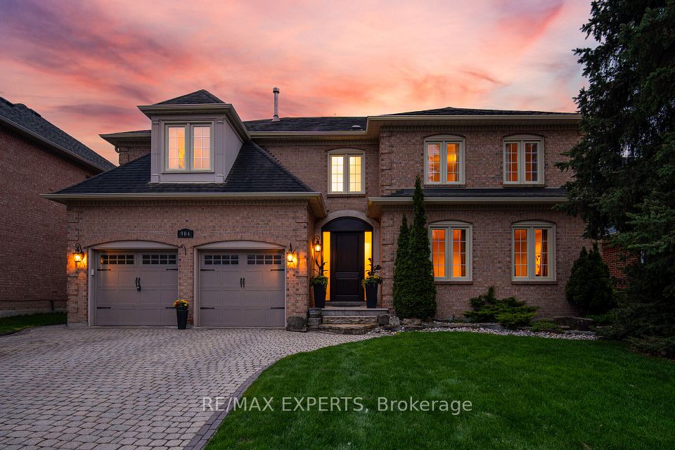 Detached at 904 Damascus Court, Newmarket, ON L3X 1L1, Newmarket