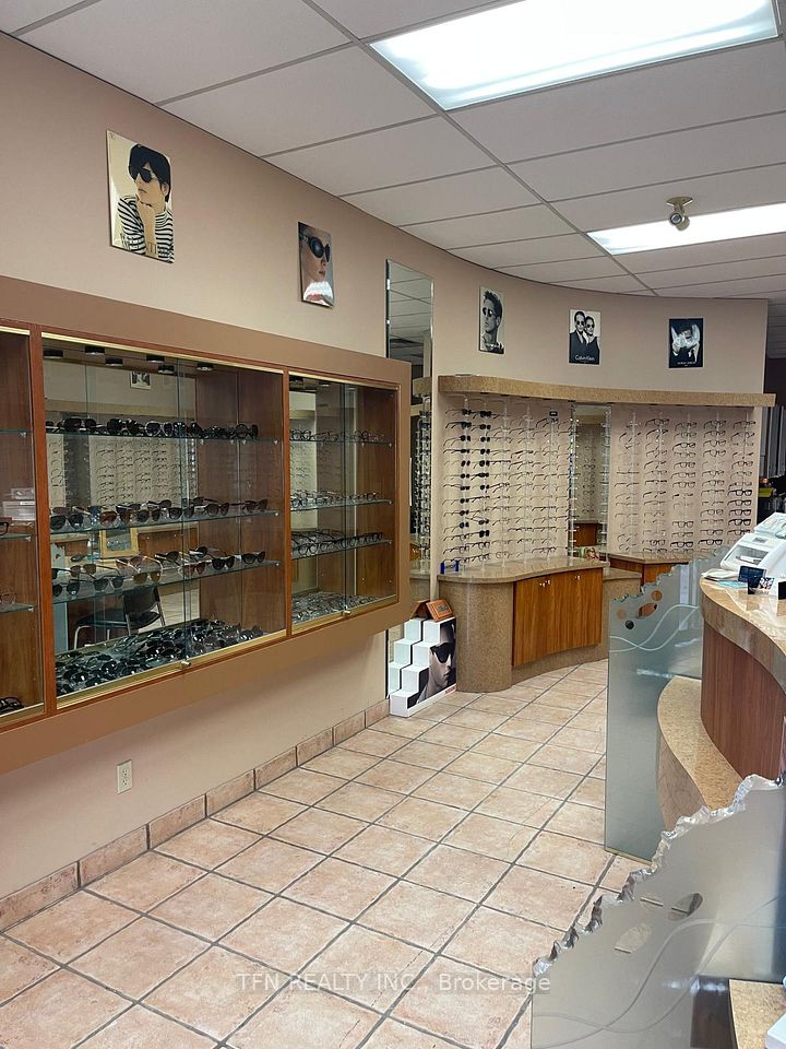 390 Steeles Avenue W 16, Vaughan, ON L4J 6X2