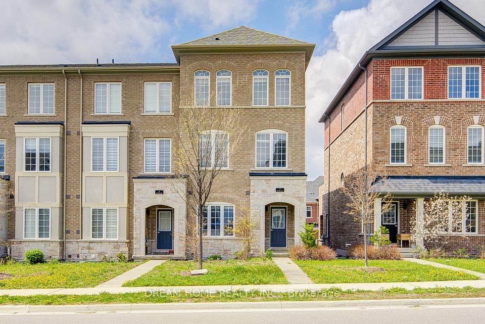 Att/Row/Townhouse at 7 Heswall Lane, Newmarket, ON L3Y 0E1, Newmarket