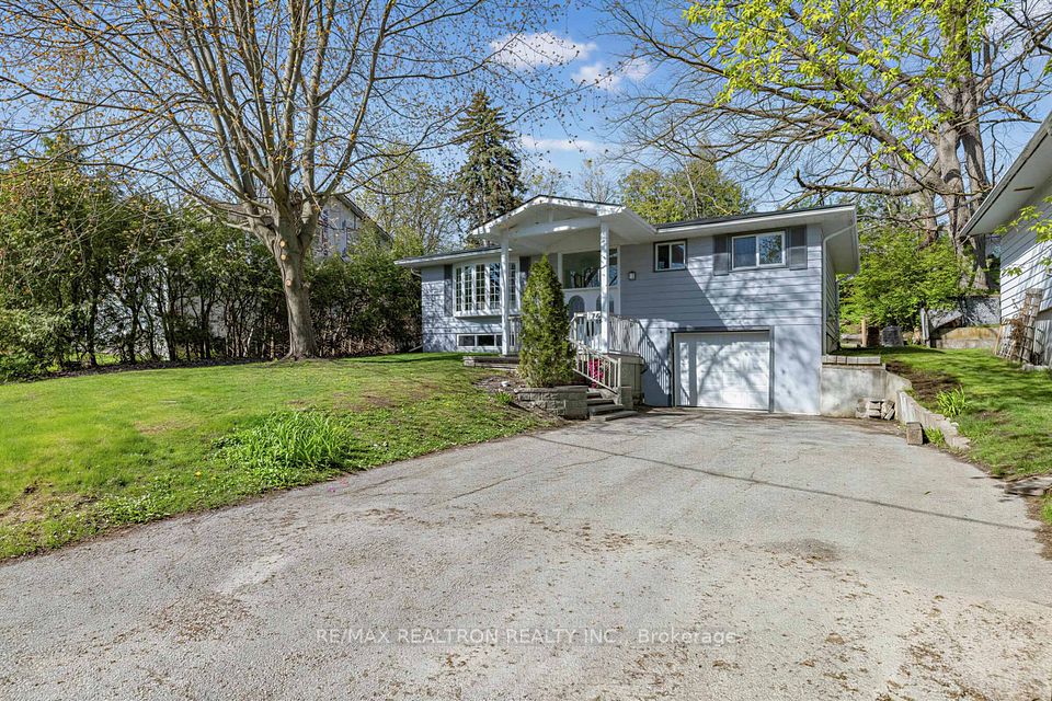 Detached at 176 Charlotte Street S, Newmarket, ON L3Y 3S8, Newmarket