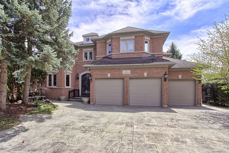 Detached at 70 Graydon Crescent, Richmond Hill, ON L4B 3W7, Richmond Hill