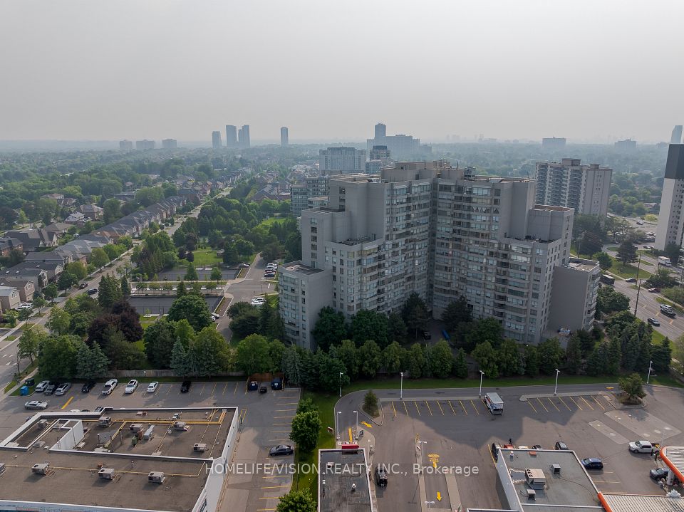 Condo Apartment at 7 Townsgate Drive 413, Vaughan, ON L4J 7Z9, Vaughan