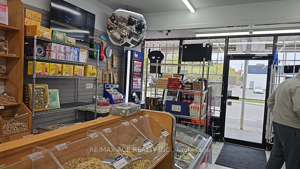 42 Levendale Road, Richmond Hill, ON L4C 4H2