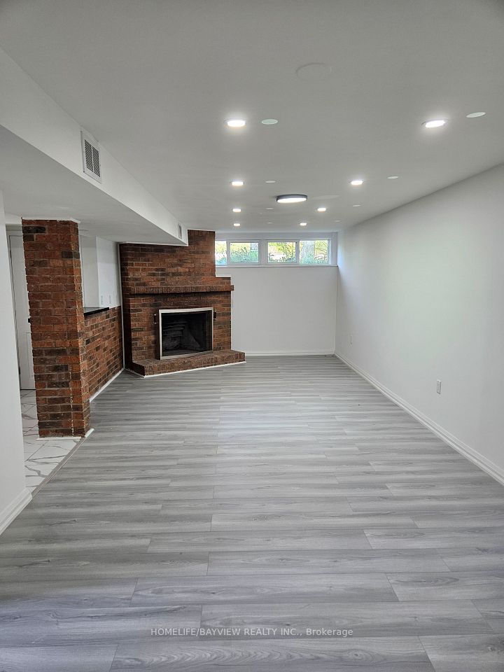 Semi-Detached  at 90 Longford Drive Lower, Newmarket, ON L3Y 2Y4, Newmarket